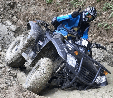 Катание на квадроциклах летом в Томске. Подарочные сертификаты Ultra Подарки. Закажите подарочный сертификат на катание на квадроциклах летом в Томске. Недорогой прокат квадроциклов в подарок для мужчин или парней на день рождения и юбилей. Езда на квадроциклах в летнее время - наслаждение активным отдыхом с друзьями. Сервис UltraPodarki.ru 8 800 505 95 30. Квадроцикл, катание на квадроциклах, прокат квадроциклов, езда на квадроцикле, прокат квадроциклов Томск, катание на квадроциклах летом, катание на квадроциклах осенью, катание на квадроциклах зимой, сертификат на катание на квадроциклах