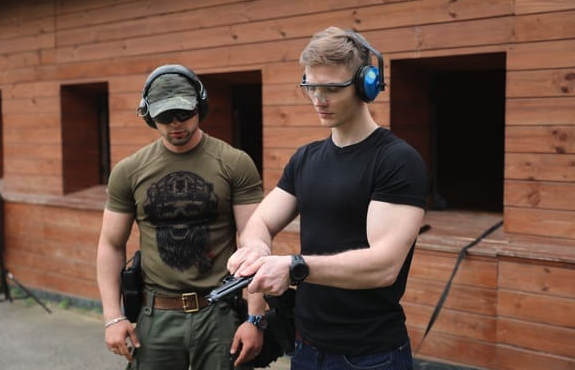 Стрельба из пневматического оружия в тире Сочи. Сервис Ultra Подарки. Пневматический тир. Купить подарочный сертификат на стрельбу из пневматического оружия в Сочи. Сервис UltraPodarki.ru 8 800 505 95 30. стрельбе из пневматического оружия Сочи, стрелковый клуб Сочи, стрельба из оружия Сочи, пневматическое оружие Сочи, пневматический тир Сочи, стрельба из пневматического оружия, пулевая стрельба, пулевая стрельба Сочи, пневматический тир в Сочи