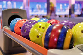 Игра в боулинг в Сочи.Ultra Подарки. Игра в боулинг в Сочи. Сервис: UltraPodarki.ru 8 800 505 95 30. Игра в боулинг, игра в боулинг Сочи, боулинг Сочи, купить боулинг Сочи, играть в боулинг, играть в боулинг Сочи