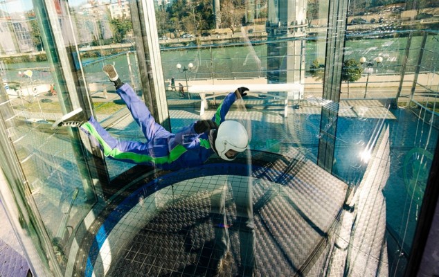 Полёт в аэротрубе  в Сочи. Ultra Подарки. Полёт в аэротрубе  в Сочи. Попробуйте полёт в аэротрубе . Сервис: UltraPodarki.ru 8 800 505 95 30. Полёт в аэротрубе , аэротруба Сочи, полёт Сочи