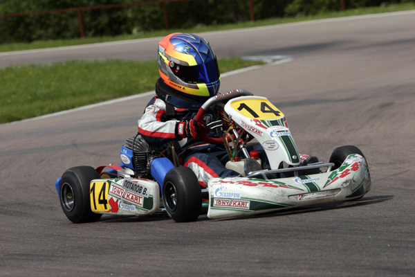 Картинг в Сочи. ULTRA ПОДАРКИ. Купить картинг в Сочи. Попробуйте участие в настоящей гонке и получите порцию незабываемых эмоций. Гонки на картах - это приятно и доступно. Сервис UltraPodarki.ru 8 800 505 95 30. Картинг Сочи, картинг, гонки на картах Сочи, гонки на картах, езда на карте Сочи, езда на карте, купить картинг Сочи, купить картинг, картинг цена Сочи, картинг цена, картинг клуб Сочи, картинг клуб, картинг центр, картинг центр Сочи