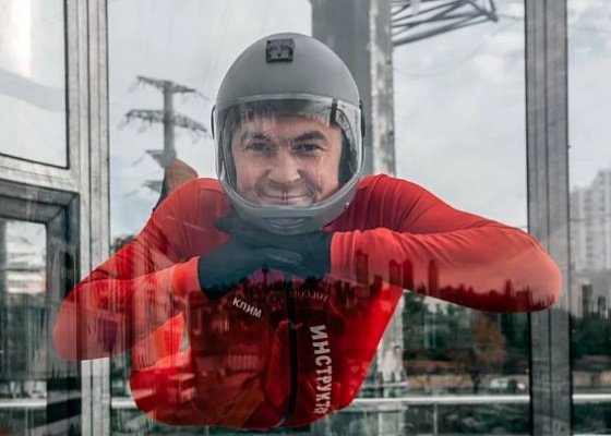 Полёт в аэротрубе  в Сочи. Ultra Подарки. Полёт в аэротрубе  в Сочи. Попробуйте полёт в аэротрубе . Сервис: UltraPodarki.ru 8 800 505 95 30. Полёт в аэротрубе , аэротруба Сочи, полёт Сочи