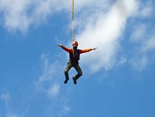 Роупджампинг - прыжки с верёвкой в Сочи. Подарочные сертификаты Ultra Подарки. Роупджампинг в Сочи - Экстремальный оригинальный подарок или подарочный сертификат на Роупджампинг - прыжки с верёвкой. Сервис UltraPodarki.ru 8-800-505-95-30. роупджампинг Сочи, прыжок веревка Сочи, роупджампинг, прыжок веревка, прыжок с веревкой, Подарок, подарочный сертификат, экстрим, экстремальный подарок