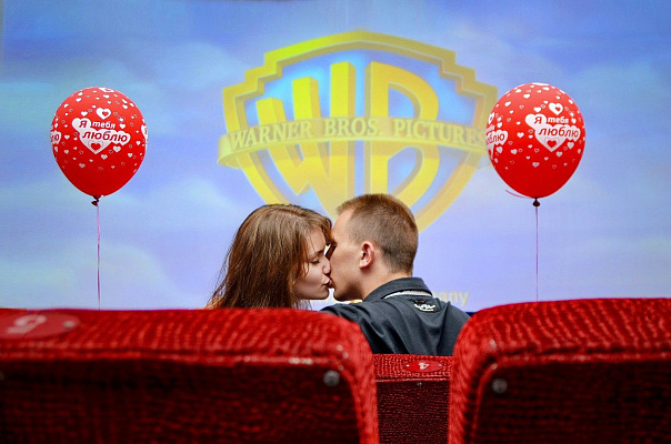 Романтическое свидание в кинотеатре в Сочи. Ultra Подарки. Купить романтическое свидание в кинотеатре в Сочи. Подарите самым близким незабываемые моменты и признайтесь в искренних чувствах. Сервис UltraPodarki.ru 8-800-505-95-30. Романтическое свидание в кинотеатре в Сочи, свидание в Сочи, свидание в кинотеатре, сертификат на свидание в кинотеатре, сертификат на свидание в Сочи, купить свидание, купить свидание Сочи, первое свидание, девушка свидание, хороший кинотеатре, романтический кинотеатре, романтический вечер, романтический ужин, романтические любимому, романтическая музыка