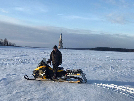 Катание на снегоходах в Сочи в подарок. Сервис Ultra Подарки
. Подарочный сертификат на катание на снегоходах в Сочи с друзьями. Закажите прокат снегоходов в подарок для мужчины по привлекательным ценам. Живописные маршруты для езды на снегоходах это отличная возможность активного отдыха. Сервис UltraPodarki.ru 8 800 505 95 30. катание на снегоходах, подарочный сертификат на катание на снегоходе, прокат снегоходов, прокат снегоходов Сочи, катание на снегоходах Сочи, езда на снегоходе