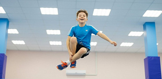 Прыжки в батутном центре