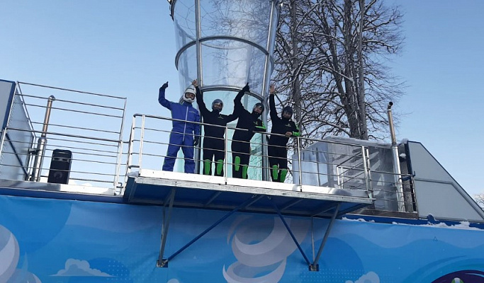 Полёт в аэротрубе  в Сочи. Ultra Подарки. Полёт в аэротрубе  в Сочи. Попробуйте полёт в аэротрубе . Сервис: UltraPodarki.ru 8 800 505 95 30. Полёт в аэротрубе , аэротруба Сочи, полёт Сочи