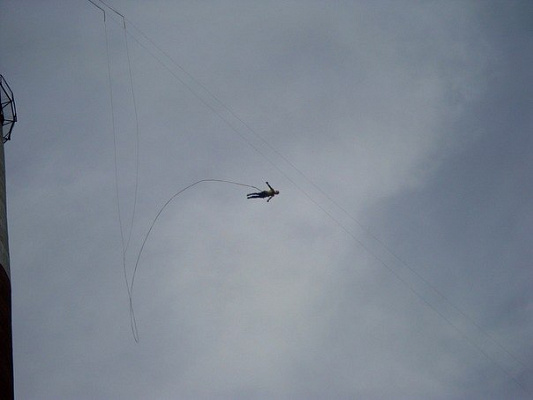 Роупджампинг - прыжки с верёвкой в Сочи. Подарочные сертификаты Ultra Подарки. Роупджампинг в Сочи - Экстремальный оригинальный подарок или подарочный сертификат на Роупджампинг - прыжки с верёвкой. Сервис UltraPodarki.ru 8-800-505-95-30. роупджампинг Сочи, прыжок веревка Сочи, роупджампинг, прыжок веревка, прыжок с веревкой, Подарок, подарочный сертификат, экстрим, экстремальный подарок