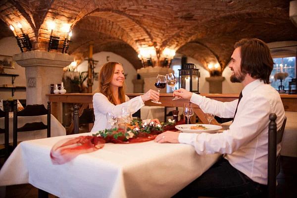 Романтическое свидание в ресторане в Сочи. Ultra Подарки. Купить романтическое свидание в ресторане в Сочи. Подарите самым близким незабываемые моменты и признайтесь в искренних чувствах. Сервис UltraPodarki.ru 8-800-505-95-30. Романтическое свидание в ресторане в Сочи, свидание в Сочи, свидание в ресторане, сертификат на свидание в ресторане, сертификат на свидание в Сочи, купить свидание, купить свидание Сочи, первое свидание, девушка свидание, хороший ресторан, романтический ресторан, романтический вечер, романтический ужин, романтические любимому, романтическая музыка