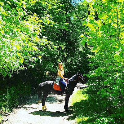 Конная прогулка в Сочи. Подарочные сертификаты Ultra Подарки. Купить оригинальный подарок или подарочный сертификат на Конная прогулка в Сочи. Сервис UltraPodarki.ru 8-800-505-9530. Катание на лошадях, Прогулка на лошади, Прогулка на лошадях для двоих, Конная прогулка, конный клуб, Конный клуб Дагомыс, конная прогулка в горы, конная прогулка, конная прогулка в Сочи