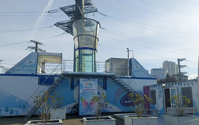 Полёт в аэротрубе  в Сочи. Ultra Подарки. Полёт в аэротрубе  в Сочи. Попробуйте полёт в аэротрубе . Сервис: UltraPodarki.ru 8 800 505 95 30. Полёт в аэротрубе , аэротруба Сочи, полёт Сочи