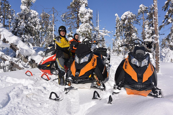 Катание на снегоходах в Сочи в подарок. Сервис Ultra Подарки
. Подарочный сертификат на катание на снегоходах в Сочи с друзьями. Закажите прокат снегоходов в подарок для мужчины по привлекательным ценам. Живописные маршруты для езды на снегоходах это отличная возможность активного отдыха. Сервис UltraPodarki.ru 8 800 505 95 30. катание на снегоходах, подарочный сертификат на катание на снегоходе, прокат снегоходов, прокат снегоходов Сочи, катание на снегоходах Сочи, езда на снегоходе