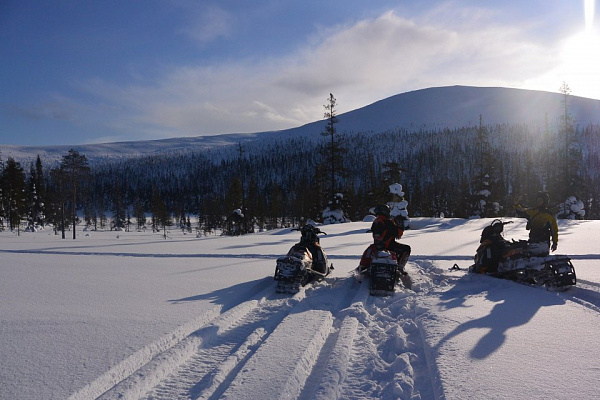 Катание на снегоходах в Сочи в подарок. Сервис Ultra Подарки
. Подарочный сертификат на катание на снегоходах в Сочи с друзьями. Закажите прокат снегоходов в подарок для мужчины по привлекательным ценам. Живописные маршруты для езды на снегоходах это отличная возможность активного отдыха. Сервис UltraPodarki.ru 8 800 505 95 30. катание на снегоходах, подарочный сертификат на катание на снегоходе, прокат снегоходов, прокат снегоходов Сочи, катание на снегоходах Сочи, езда на снегоходе