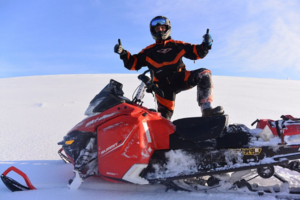 Катание на снегоходах в Сочи в подарок. Сервис Ultra Подарки
. Подарочный сертификат на катание на снегоходах в Сочи с друзьями. Закажите прокат снегоходов в подарок для мужчины по привлекательным ценам. Живописные маршруты для езды на снегоходах это отличная возможность активного отдыха. Сервис UltraPodarki.ru 8 800 505 95 30. катание на снегоходах, подарочный сертификат на катание на снегоходе, прокат снегоходов, прокат снегоходов Сочи, катание на снегоходах Сочи, езда на снегоходе