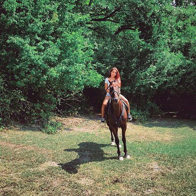 Конная прогулка в Сочи. Подарочные сертификаты Ultra Подарки. Купить оригинальный подарок или подарочный сертификат на Конная прогулка в Сочи. Сервис UltraPodarki.ru 8-800-505-9530. Катание на лошадях, Прогулка на лошади, Прогулка на лошадях для двоих, Конная прогулка, конный клуб, Конный клуб Дагомыс, конная прогулка в горы, конная прогулка, конная прогулка в Сочи