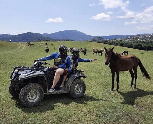 Катание на квадроциклах летом в Томске. Подарочные сертификаты Ultra Подарки. Закажите подарочный сертификат на катание на квадроциклах летом в Томске. Недорогой прокат квадроциклов в подарок для мужчин или парней на день рождения и юбилей. Езда на квадроциклах в летнее время - наслаждение активным отдыхом с друзьями. Сервис UltraPodarki.ru 8 800 505 95 30. Квадроцикл, катание на квадроциклах, прокат квадроциклов, езда на квадроцикле, прокат квадроциклов Томск, катание на квадроциклах летом, катание на квадроциклах осенью, катание на квадроциклах зимой, сертификат на катание на квадроциклах