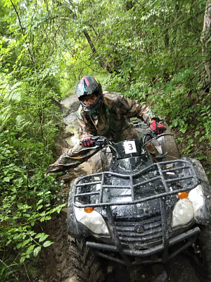 Катание на квадроциклах летом в Томске. Подарочные сертификаты Ultra Подарки. Закажите подарочный сертификат на катание на квадроциклах летом в Томске. Недорогой прокат квадроциклов в подарок для мужчин или парней на день рождения и юбилей. Езда на квадроциклах в летнее время - наслаждение активным отдыхом с друзьями. Сервис UltraPodarki.ru 8 800 505 95 30. Квадроцикл, катание на квадроциклах, прокат квадроциклов, езда на квадроцикле, прокат квадроциклов Томск, катание на квадроциклах летом, катание на квадроциклах осенью, катание на квадроциклах зимой, сертификат на катание на квадроциклах